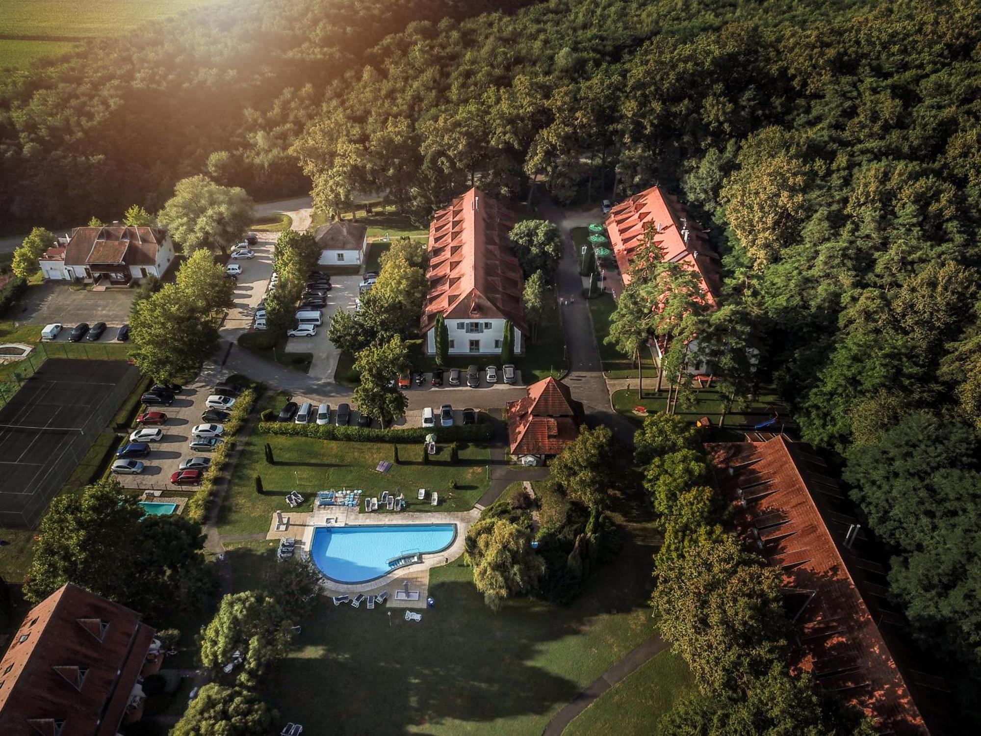 Abbazia Country Club Hotel Nemesnep Exterior photo